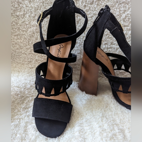 NIB Qupid Strappy Sandals Black Chunky Heels - Picture 3 of 7